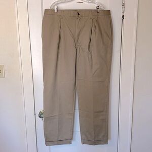 Timber Creek by Wrangler Ultimate Khakis - 42x32 - Like New